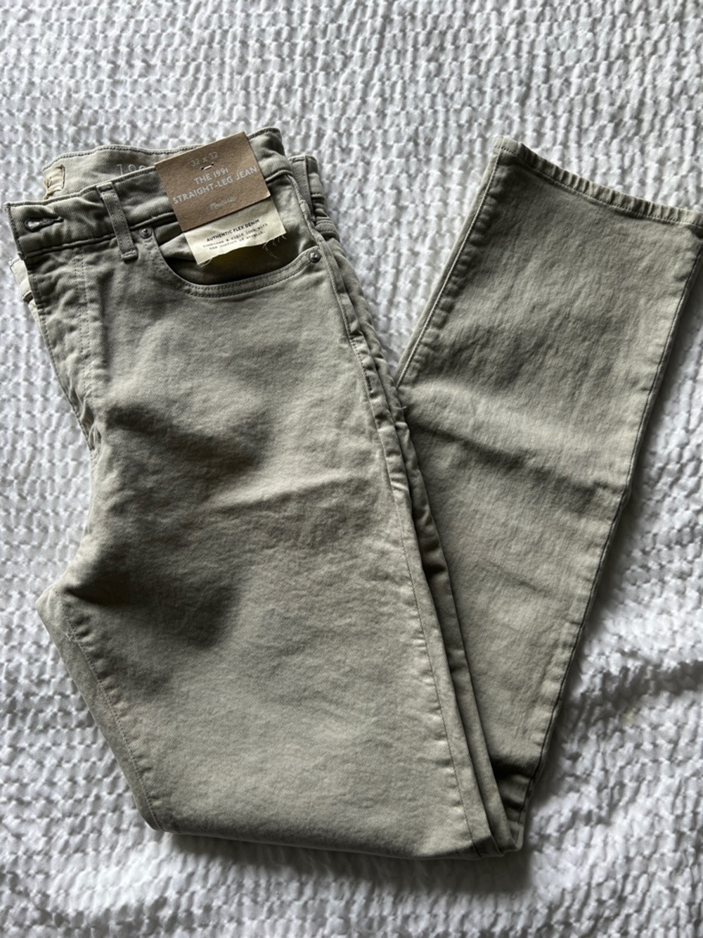 Madewell 1991 Straight-Leg Jeans in Feather Gray. Size 32 x 32